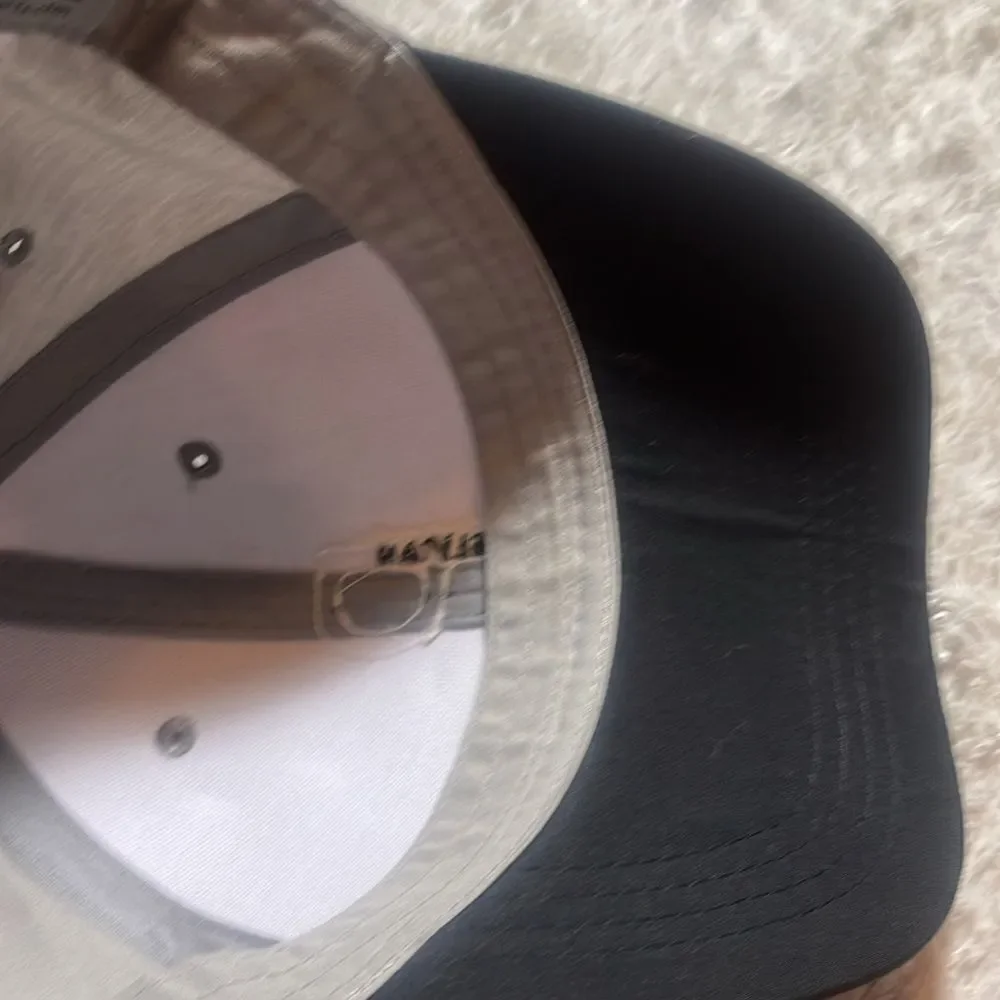 Pelican P hat